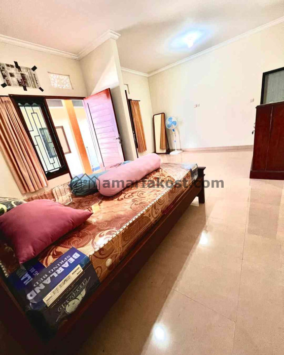 DISEWAKAN Rumah dengan 2 Bangunan - foto 4