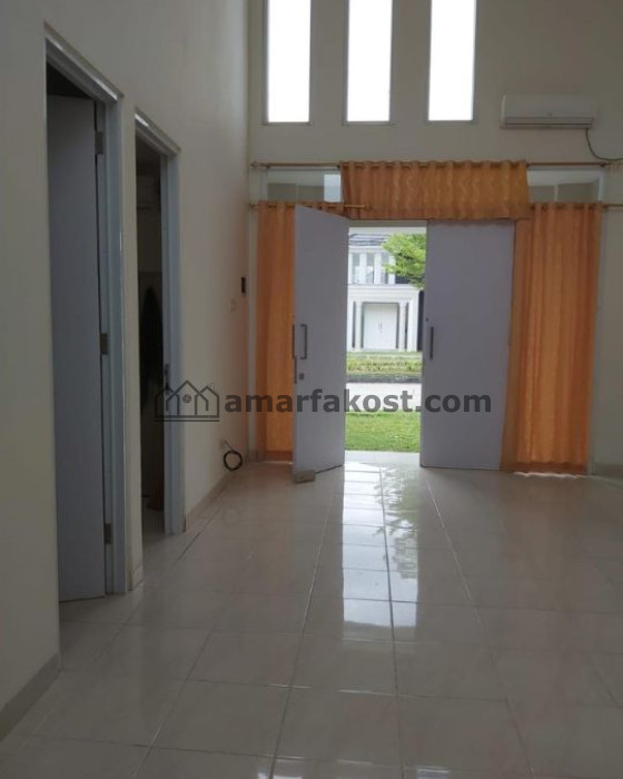 Di Sewakan Rumah semi furnish di komplek Citra Grand Senyiur - foto 4