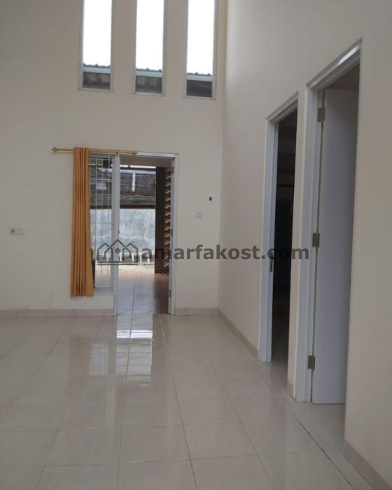 Di Sewakan Rumah semi furnish di komplek Citra Grand Senyiur - foto 5